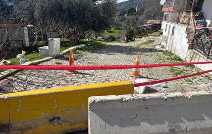 İzmir'de toprak kayması sonucu tahliye edilen apartmanın sakinleri çözüm bekliyor
