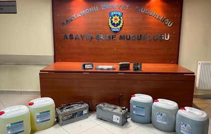 Kastamonu'da iş makinesinin mazotunu ve parçalarını çalan 2 zanlı yakalandı