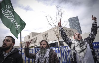 Mescid-i Aksa'nın kapatılması ve İran'a yönelik saldırılar ABD Büyükelçiliği önünde protesto edildi