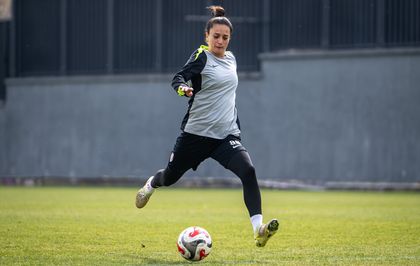 Milli futbolcu Emine Ecem Esen'den kadınlara 'vazgeçmeyin' mesajı Açıklaması
