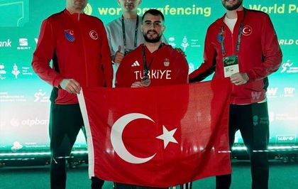 Milli para eskrimci Hakan Akkaya, Dünya Kupası'nda gümüş madalya aldı
