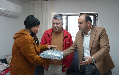 Belediye Başkanı Akdenizli'den Göğüs Kanseri Hastasına Destek Ziyareti