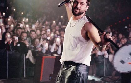 Rus şarkıcı ve şarkı yazarı Jony, Türkiye'deki ilk solo konserini verdi