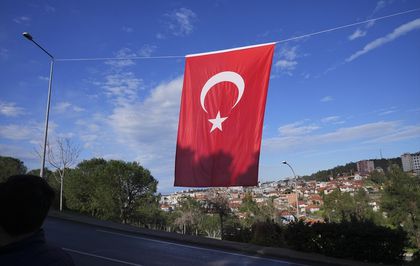 Şehit Hava Pilot Binbaşı Bolat'ın şehadet haberi İzmir'deki ailesine verildi