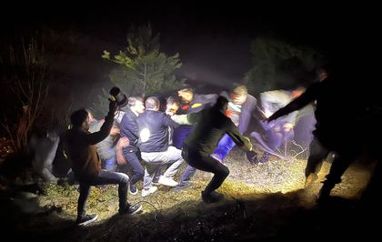 Sinop'ta otomobilin uçuruma devrildiği kazada 7 kişi yaralandı