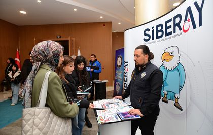 Van'da 5 bin üniversite öğrencisine ''IBAN kiralama'' dolandırıcılığı anlatıldı
