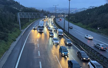 Yollarda bayram tatilinden dönüş yoğunluğu başladı