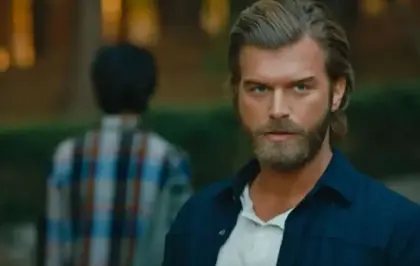 Kıvanç Tatlıtuğ'un Londra sokaklarında hayranıyla karşılaştığı anlar ilgi gördü