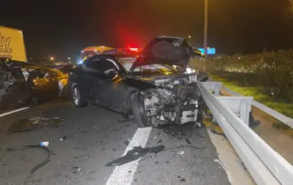 Seyir halindeyken aniden arızalanan otomobile kamyon çarptı: 1 yaralı