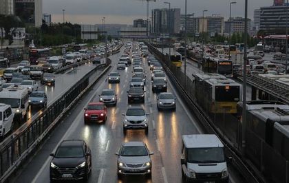 İstanbul'da trafik var mı? SON DAKİKA! 26 Şubat hangi ilçelerde trafik var, hangi yollar kapalı?