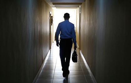 Yapay zeka depremi! Dev şirket çalışanlarının yarısını işten çıkarıyor