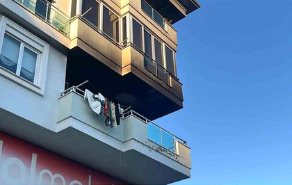 Alanya'da apartman balkonunda çıkan yangın korkuttu