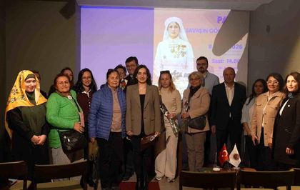 Çanakkale'de ''Savaşın Gölgesinde Kadın'' Paneli Düzenlendi