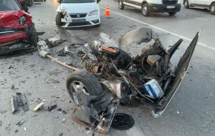 İzmir'de üç aracın karıştığı zincirleme kaza: 3 yaralı