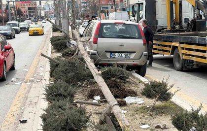 Ankara'da bir araç, yayalara çarptı: 1'i ağır, 2 yaralı
