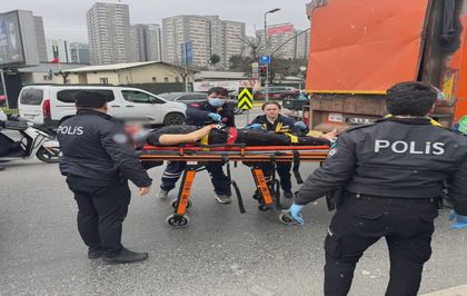 Ataşehir'de İBB'ye ait atık transfer kamyonunun çarptığı skuter sürücüsü ağır yaralandı