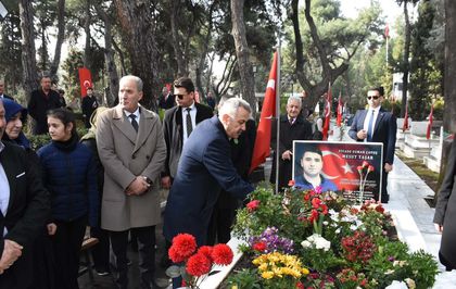 İzmir'de Çanakkale Şehitleri anıldı