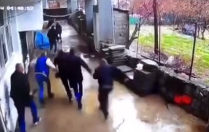Şırnak'ta selden vatandaşların son anda kurtulmaları güvenlik kamerasınca kaydedildi