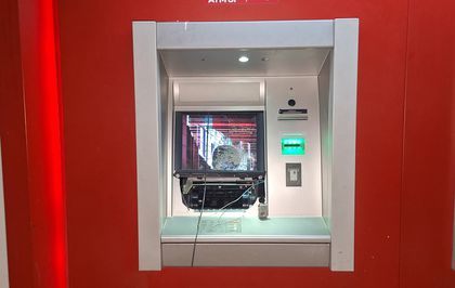Adana'da ATM'ye zarar veren şüpheli yakalandı; olay anı kamerada