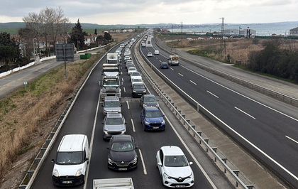 İstanbul-Tekirdağ kara yolunda bayram tatili yoğunluğu
