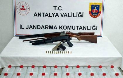 Antalya'da 160 litre etil alkol, tabanca ve pompalı tüfek ele geçirildi