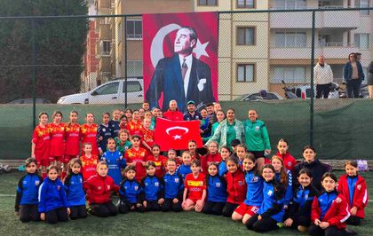 Milli Takımlar Kaleci Departmanı Koordinatörü Alper Boğuşlu Bilecik Kolej Spor Kulübünü ziyaret etti