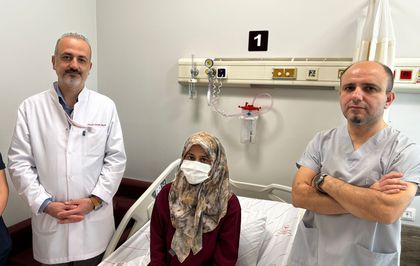 Tatile geldiği Antalya'da kanser olduğunu öğrendi; öğrencilerine kavuşacağı günü iple çekiyor