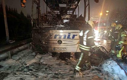 Bağcılar TEM'de yolcu otobüsü alevlere teslim oldu