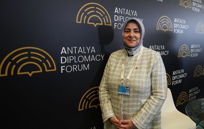 AK Parti kadın kolları üyeleri ADF'de ''dünya barışı'' için çaba gösteriyor