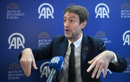 Arnavutluk Dışişleri Bakanı Hoxha, Türkiye ile işbirliğini her daim artırmak istediklerini belirtti Açıklaması