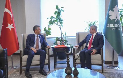 CHP Genel Başkanı Özel, Gelecek Partisi Genel Başkanı Ahmet Davutoğlu'nu ziyaret etti