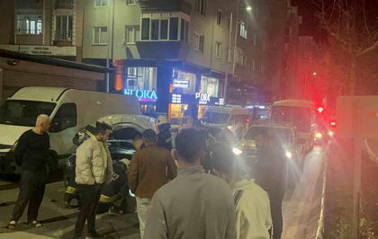 Tekirdağ'da alkollü sürücü işçi servisine çarptı, ardından minibüs şoförüne tehditler savurdu