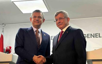 CHP Genel Başkanı Özel: ''Türkiye'de Davutoğlu'nun Başbakanlığı döneminde çok kritik bir süreç yaşandı''