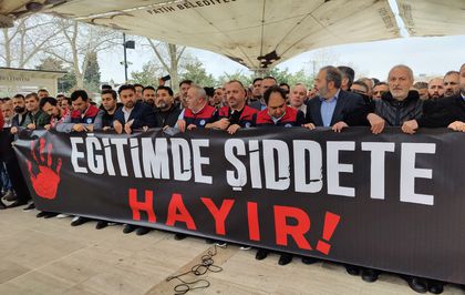 İstanbul'da Kahramanmaraş'taki okul saldırısında hayatını kaybedenler için gıyabi cenaze namazı kılındı