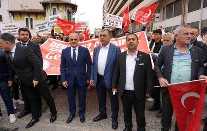Kemeraltı esnafı otopark sorunu nedeniyle kepenk kapattı