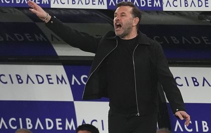 Okan Buruk alınan 3 puan sonrası hakemlere ateş püskürdü