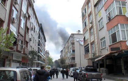 Güngören'de okul inşaatında alev alev yanan işçi konteynerleri söndürüldü