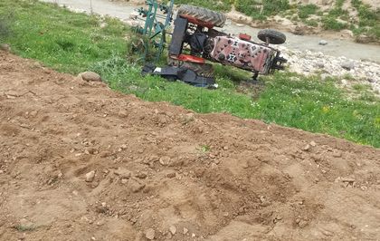 Kilis'te devrilen traktörün sürücüsü öldü