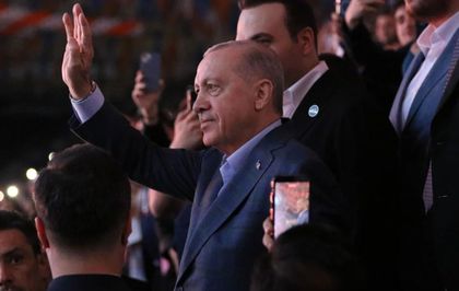 Cumhurbaşkanı Erdoğan’dan gençlere: Sizi kirli emelleri için kullanmak isteyenlere müsaade etmeyin