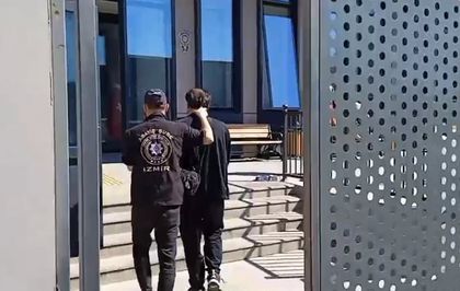 İzmir'de 2 firari hükümlü yakalandı