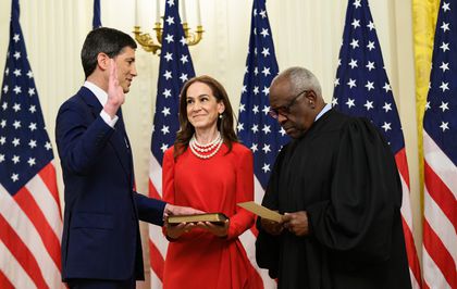 Fed'in yeni başkanı Kevin Warsh yemin ederek göreve başladı