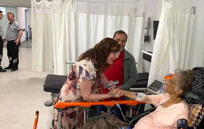 ADÜ Hastanesi Başhekimi Uysal hastalar ve hastane çalışanları ile bayramlaştı