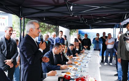 Ulaştırma ve Altyapı Bakanı Uraloğlu Trabzon'da bayramlaştı