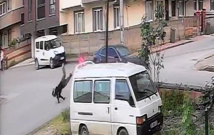 İnegöl'de Motosikletli Kurye Otomobil ile Çarpıştı