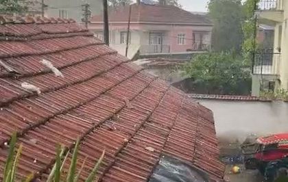 Bursa'da sağanak günlük yaşamı olumsuz etkiledi
