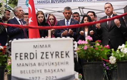 Ferdi Zeyrek için vefatının birinci yılında mevlit okutuldu