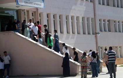 YKS'nin ilk oturumu TYT başladı, Erzincan'da 7 bin 892 aday sınava girdi