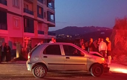 Alanya'da otomobil ile kamyonetin çarpıştığı kazada 2 kişi yaralandı