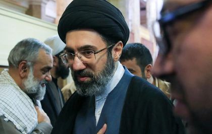 Babasının cenaze törenine katılmayan İran dini lideri Hamaney'den uzun zaman sonra açıklama
