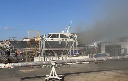 Pendik Marina'da bakımdaki teknede çıkan yangın söndürüldü